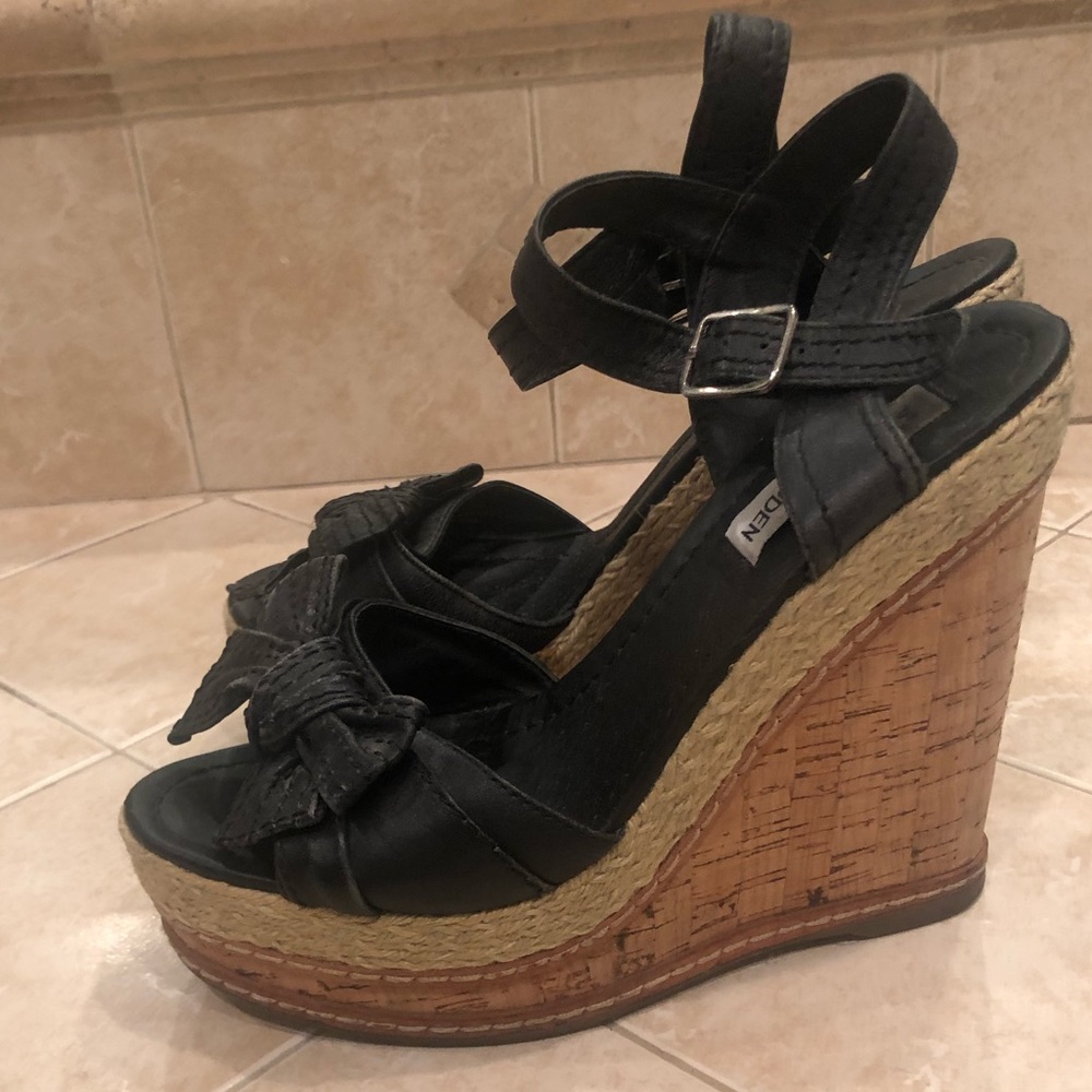 Steve Madden Bow wedge